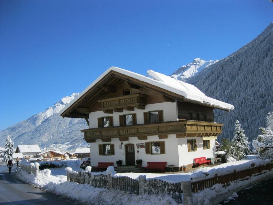 Ferienhaus im Winter