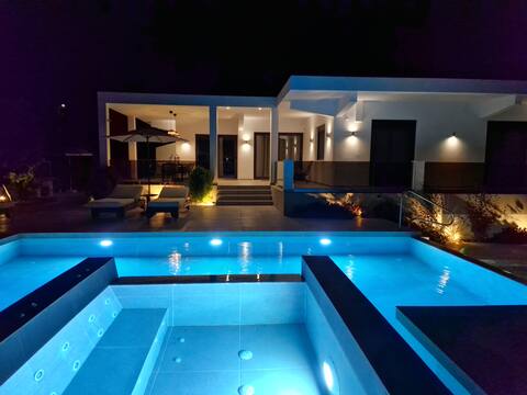 Luxury Villa Anemone with Private Pool