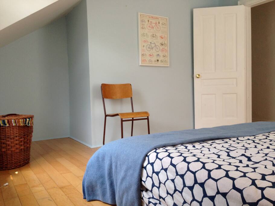 bedroom 1 queen