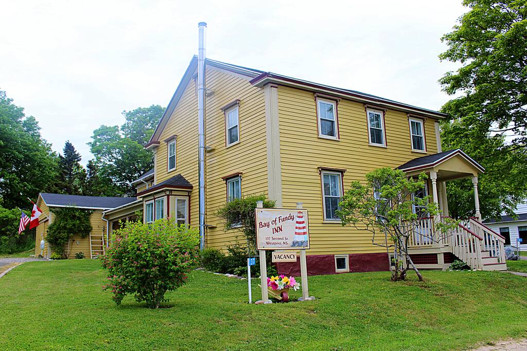 Bay of Fundy Inn on Brier Island - Bed and breakfasts for Rent in