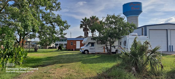 Spacious Rv On 1/4th Acre/rv Espaciosa En 1/4 Acre - Crystal Beach