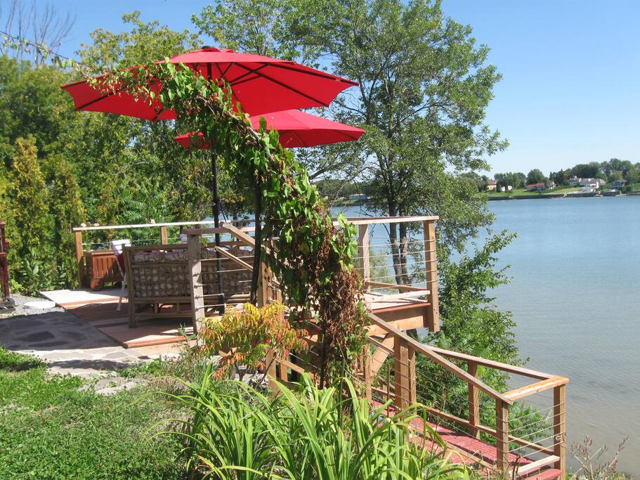 Terrasse au bord de la rivière