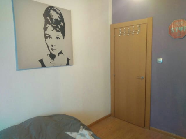 Room in university district 2!