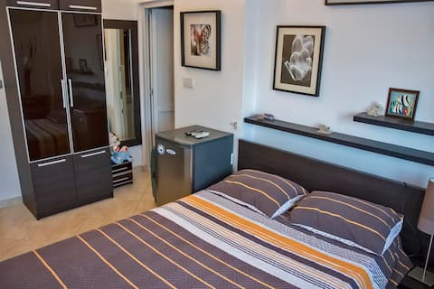 Popular Airbnb listing: Lux studio Sutomore - Crni in Mirošica 2