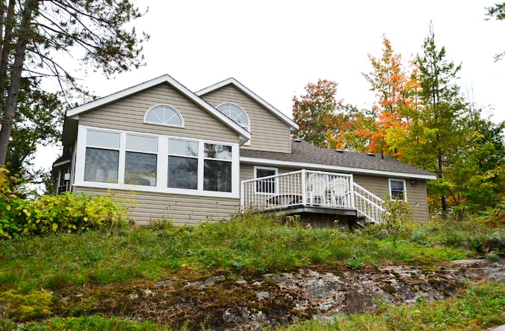 Beautiful 6 Bedroom Muskoka Cottage Houses For Rent In