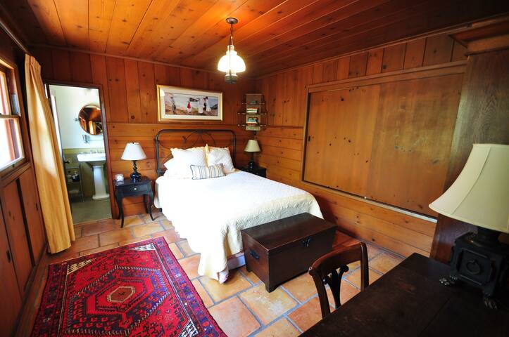 Hollywood Hills Getaway gallery image 5