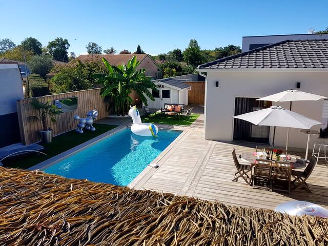 Superbe maison moderne piscine bar gallery image 2