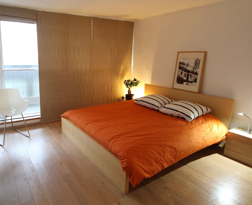 Chambre du bas avec armoire