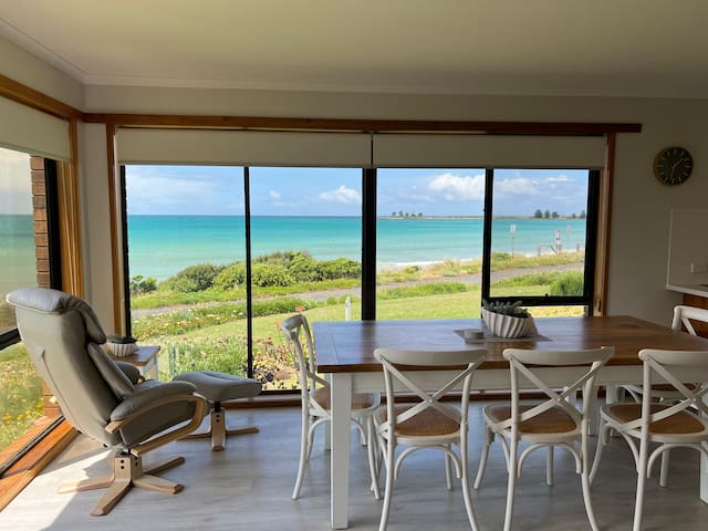 Beach ‘n’ Bay ~ East Beach views Pt Fairy