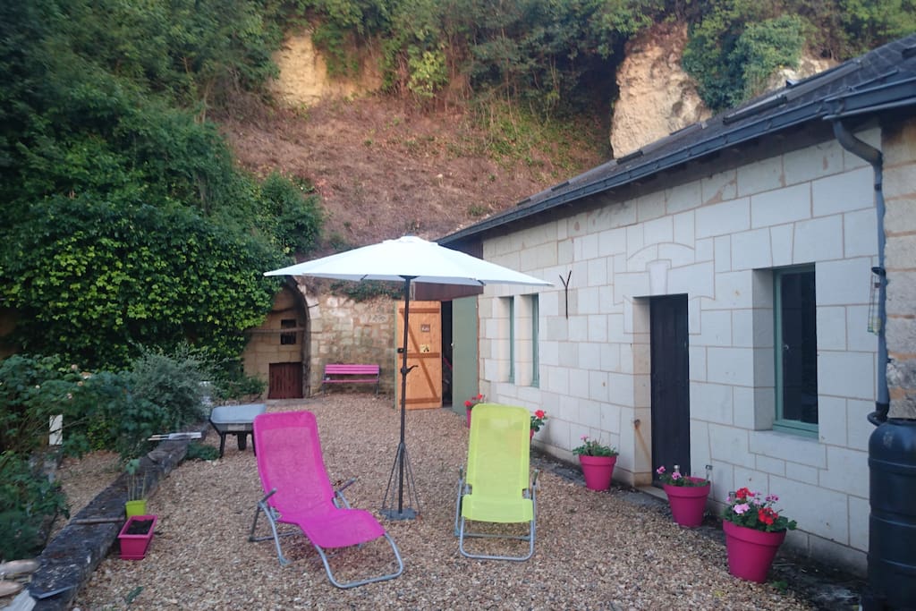 Private garden and cave access