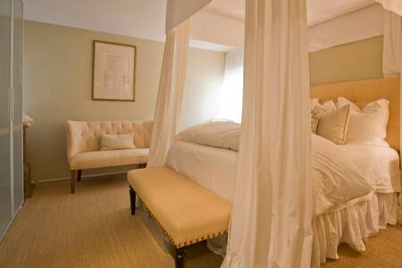 Your Private Manhattan Beach Oasis!