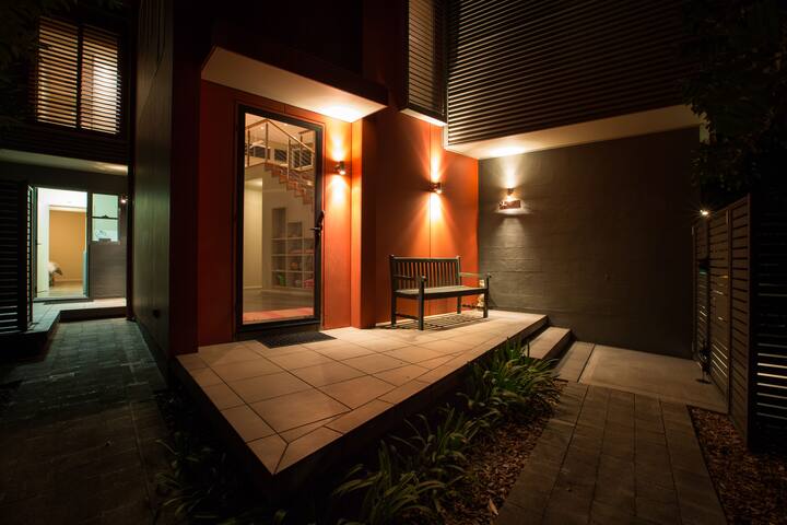 Black Diamond Absolute beach front gallery image 3