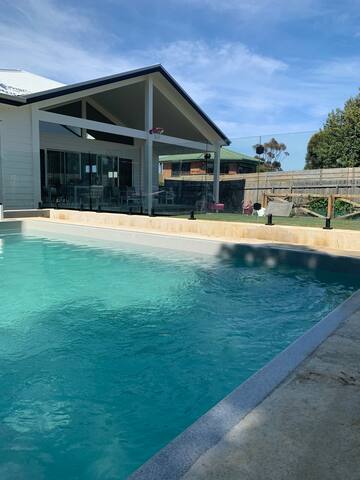 Jan Juc Home with a Pool gallery image 5