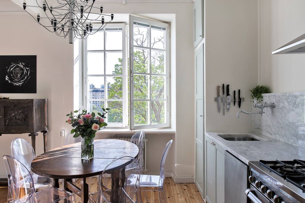 Kitchen with table for 6 persons