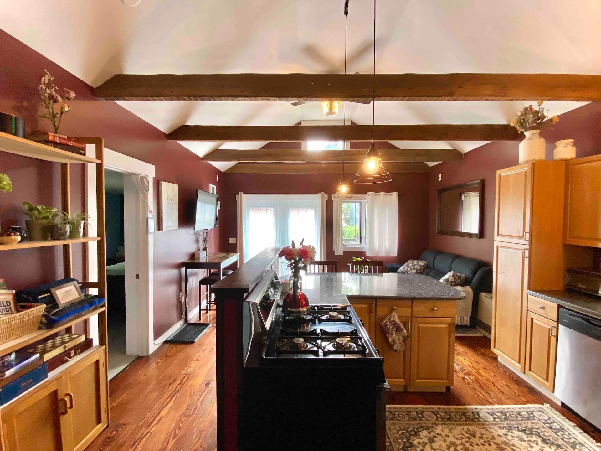 Cozy Burlington Getaway w/ Private Deck & Yard — foto 4