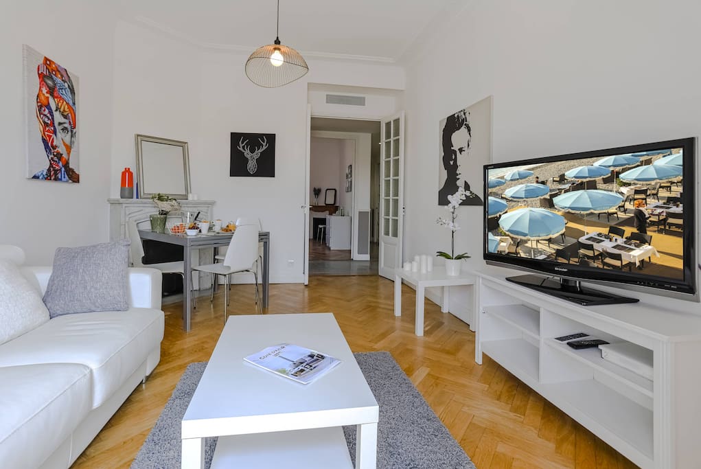 Cozy living-room with balcony