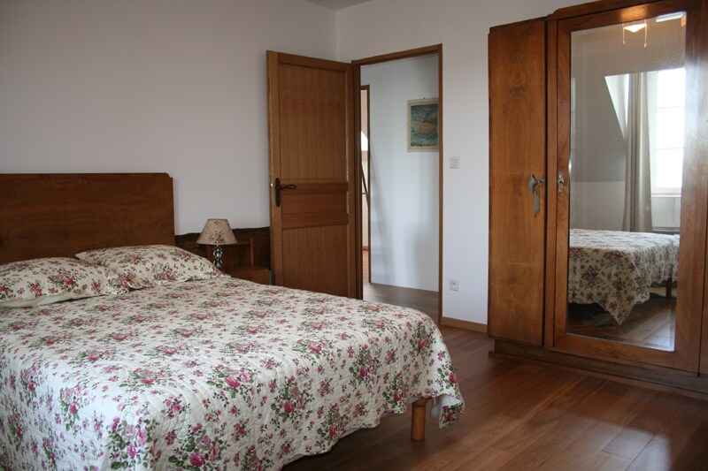 Chambre double à l'étage (avec vue sur la rivière)