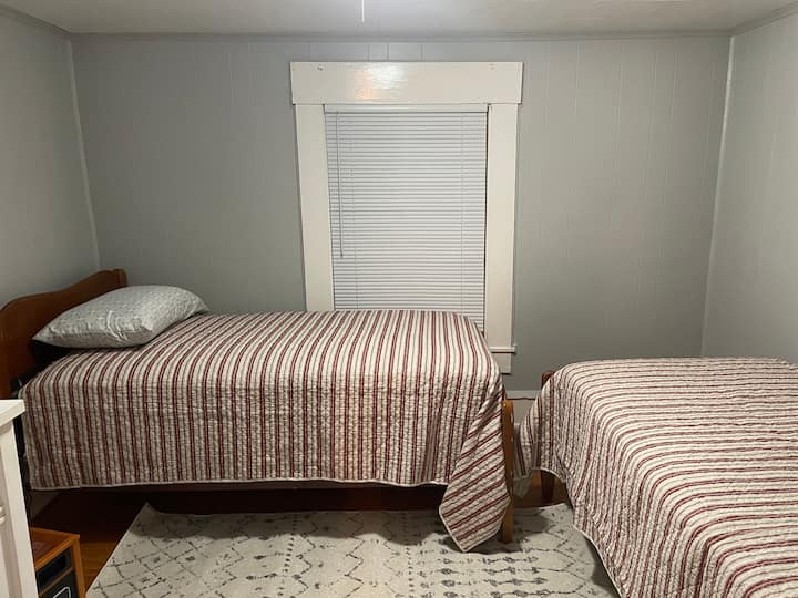 2 מיטות נפרדות