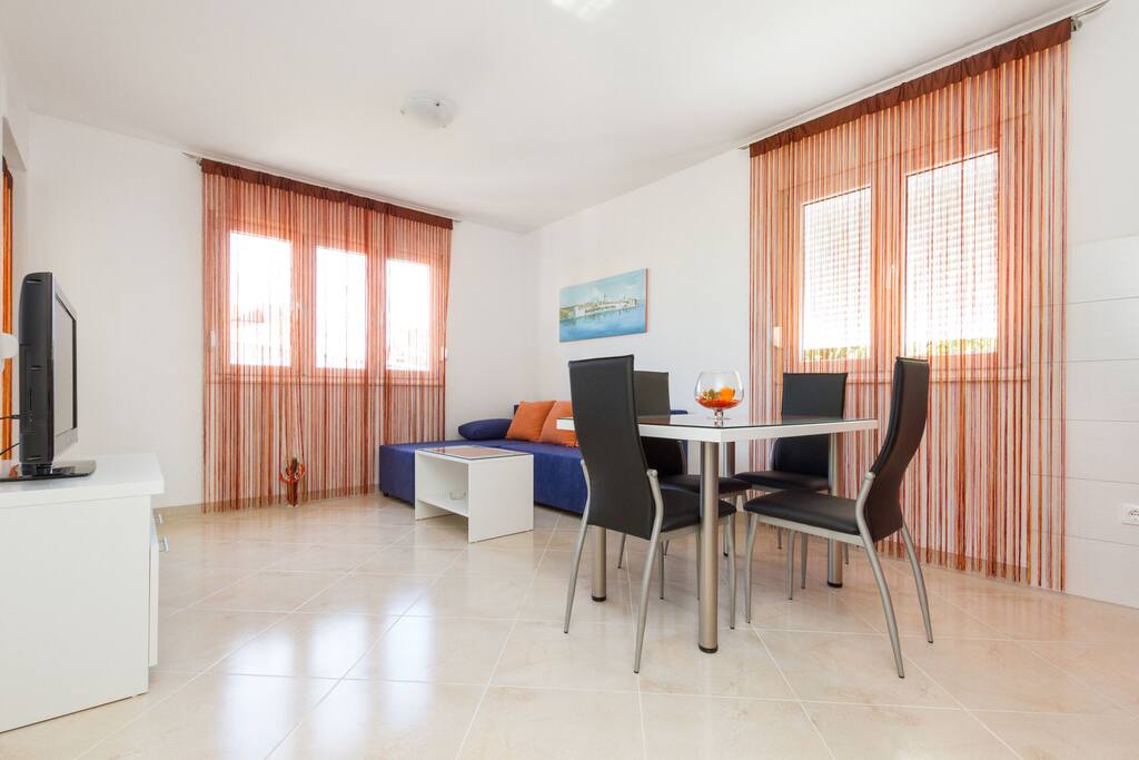 Kitchen/living/dining area