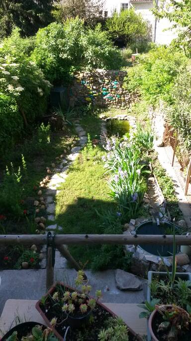 jardin plein sud avec terrasse ombragée