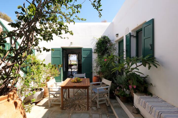 St Maria Architect’s Villa with Atrium & Garden gallery image 4