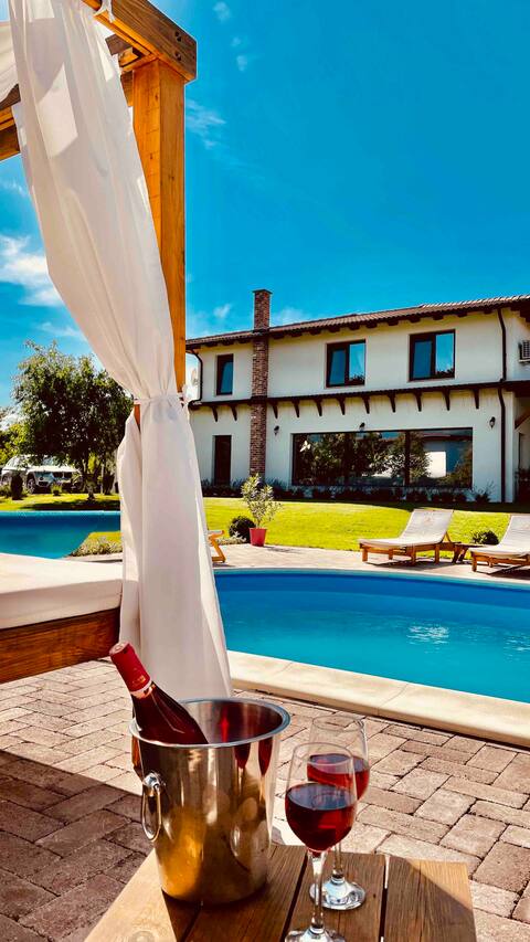 EPIC House, villa with pool, tub and sauna