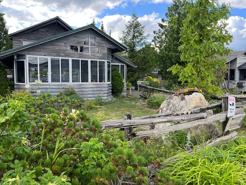 Log Cabin Retreat with Amazing Views ⭐️