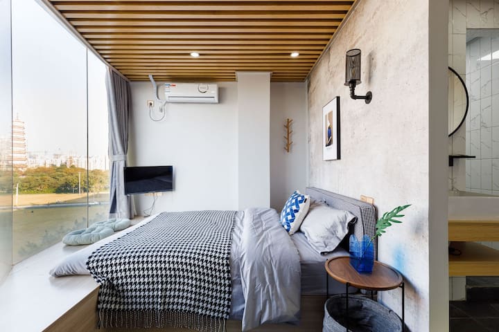 摩登工业|全景落地窗独享广州塔丶近珠江新城CBD长隆野生动物园丶带暖气可制暖丶情侣首选丶拍照摄影圣地