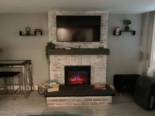 3 Bedroom Duplex w Large Backyard gallery image 2