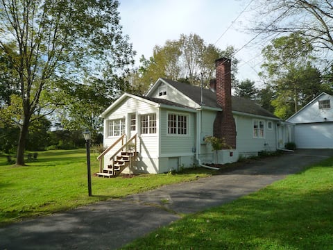 Cottage in the Berkshires 2 hrs NYC