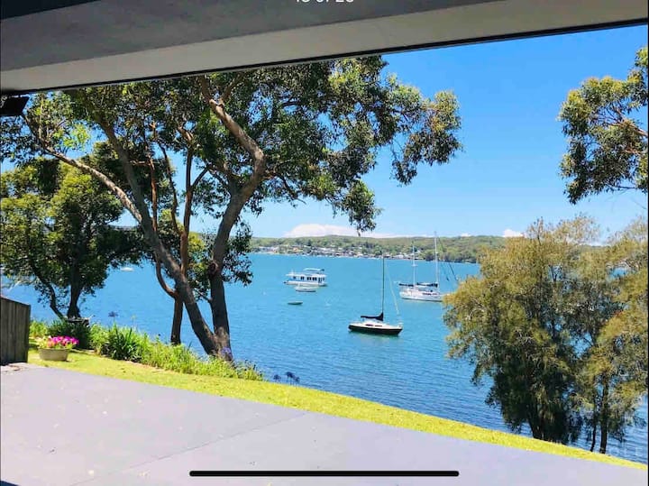 Luxurious, Modern Waterfront Lakehouse Houses for Rent in Gwandalan