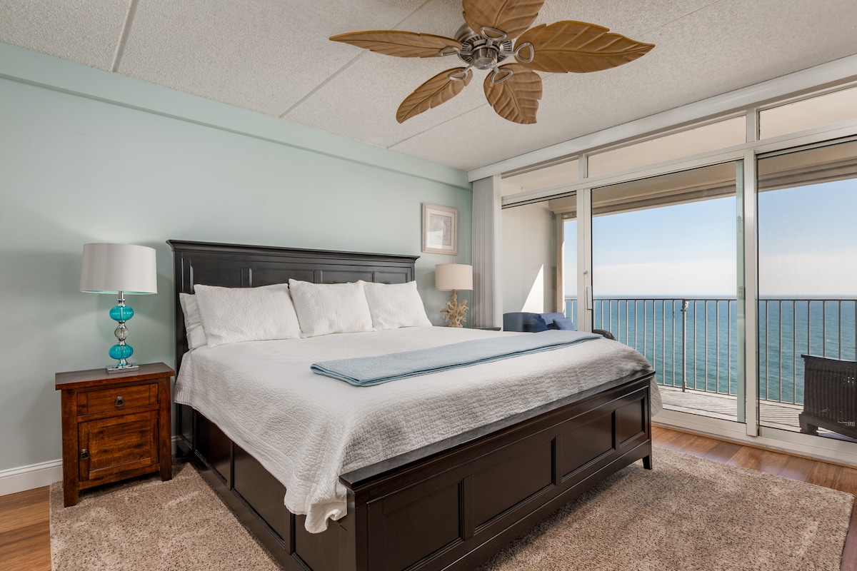 Primärt sovrum och balkong