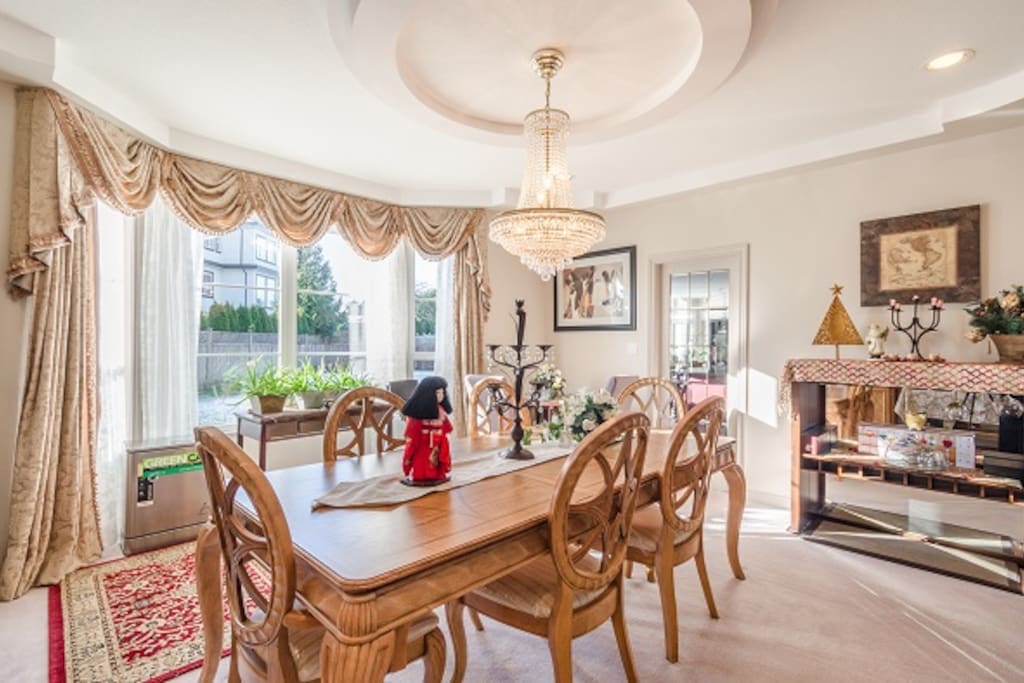 Bright cosy dining area 明亮舒適用餐區