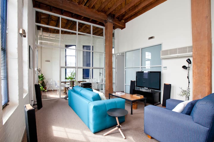 STUNNING City Loft Warehouse Apt
