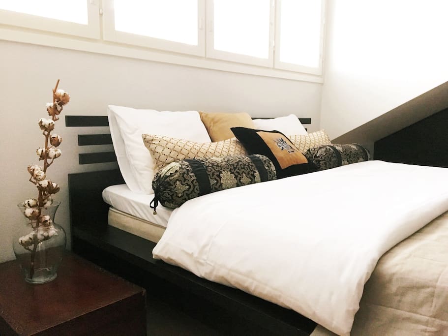 Comfortable queen bed with fresh laundred quality sheets.