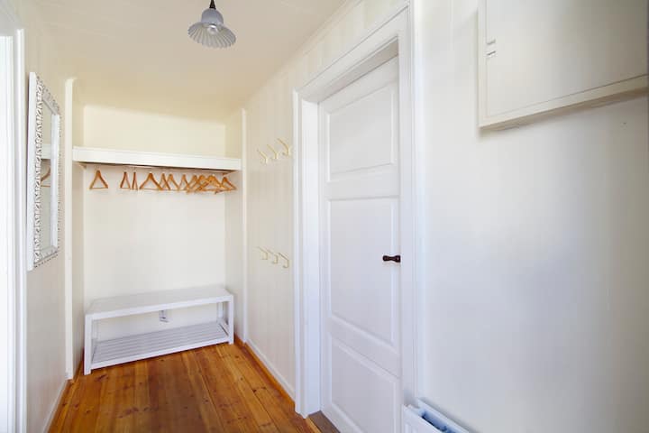 Perfect location!! 2 bdr apartment.
