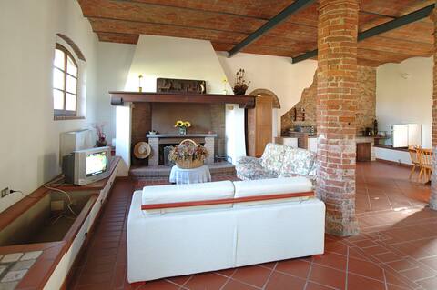FARMHOUSE for 18 +2, pool, 3 km sea Follonica