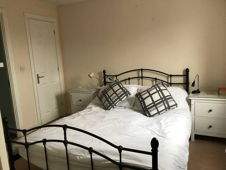 Our second-floor Kingsize double bedroom