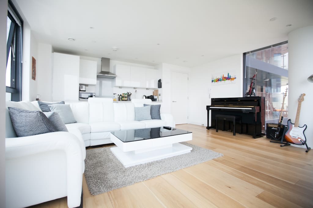 Luxurious and Spacious Living Room