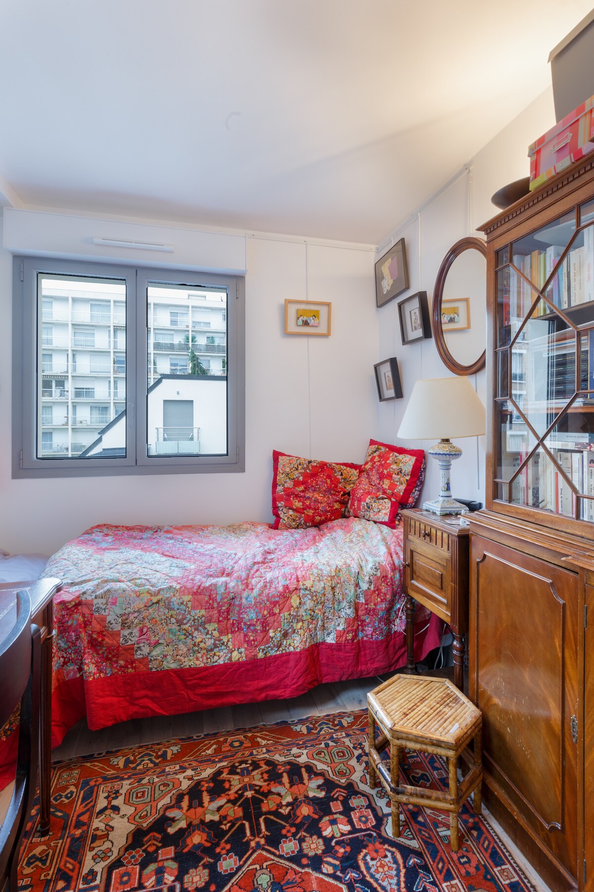 izba s jednolôžkovou posteľou