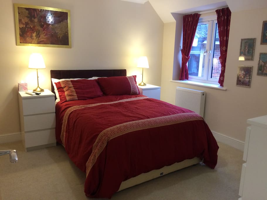 BEDROOM 2