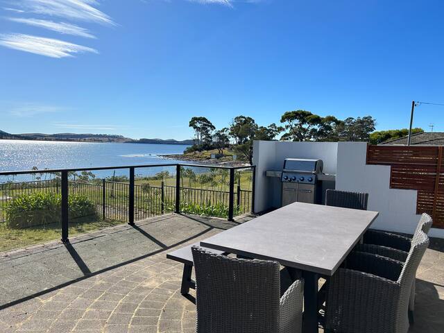 Relaxing Beachfront Holiday gallery image 5