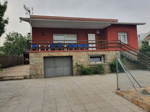Country house with Mount Maliciosa view, RobledoII