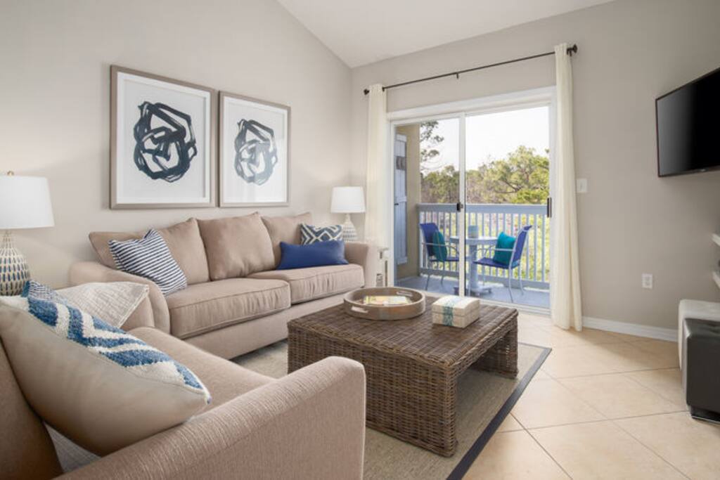 Plenty of seating for everyone - perfect for hanging out, relaxing or entertaining!