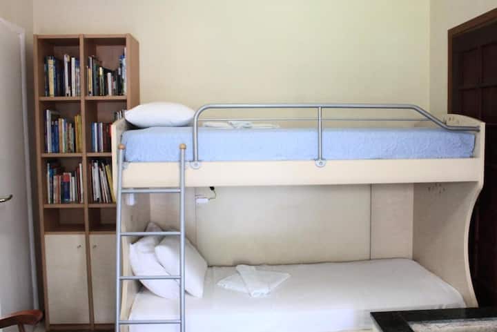 Kitanda cha ghorofa ya chumba cha kulala