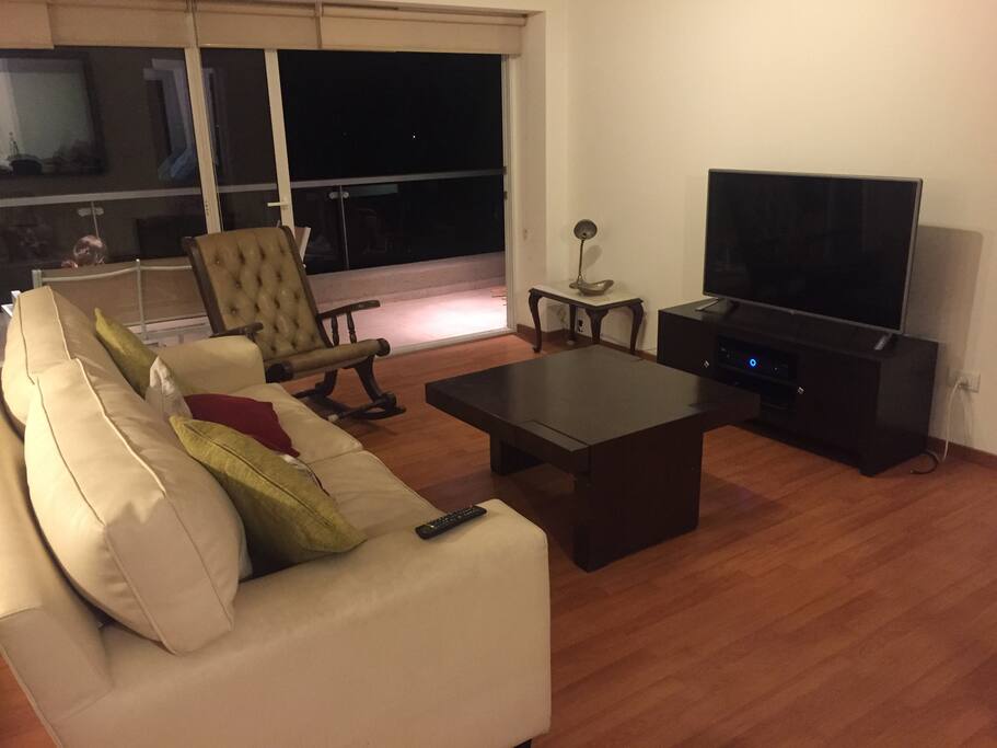Living con TV satelital
