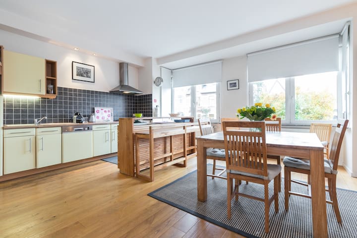 ! Fantastic Large House (Exposition)