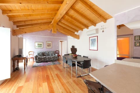 Airbnb con migliori performance: Barchi Resort - Loft Apartment a San Felice Del Benaco