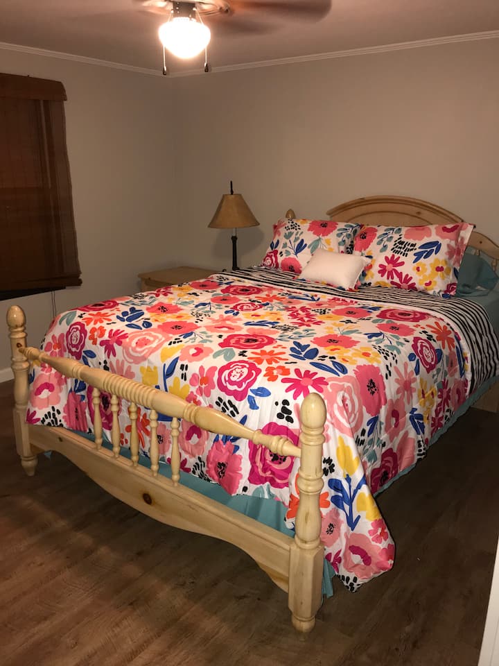 标准双人床卧室# 1 