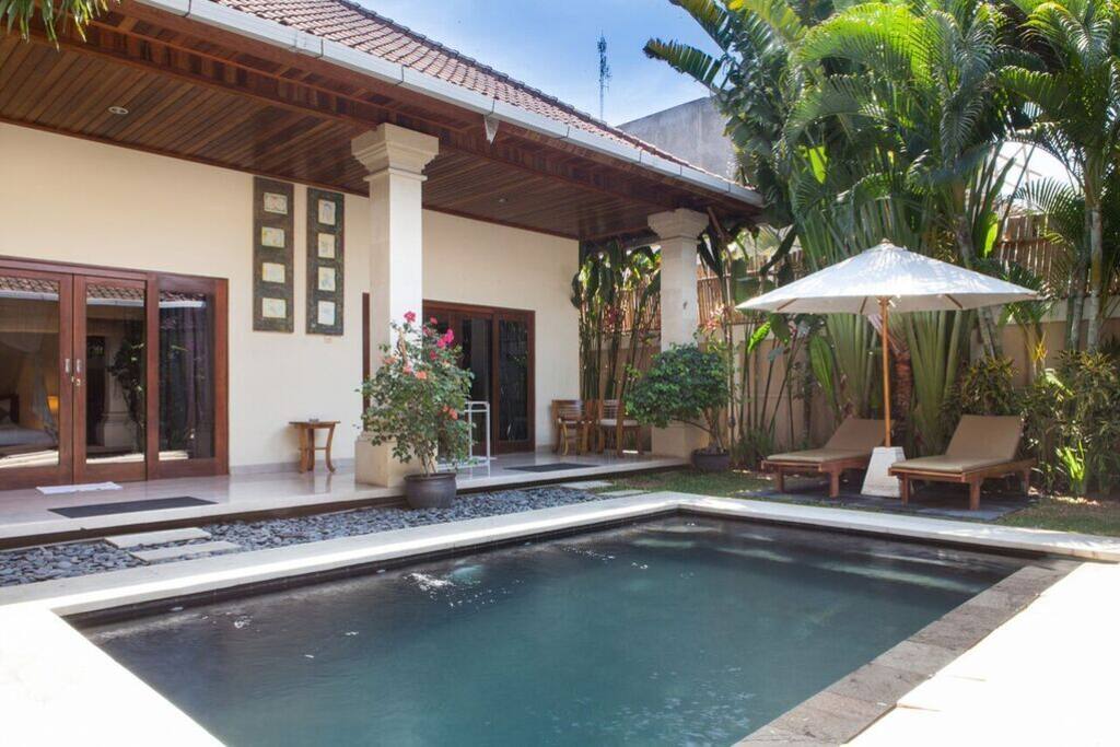 PRIVATE POOL